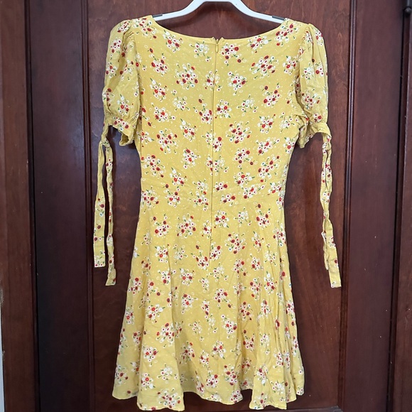 Lulus Yellow Tie Sleeve Square Neck Floral Cottagecore Mini Dress Size S - Picture 3 of 5